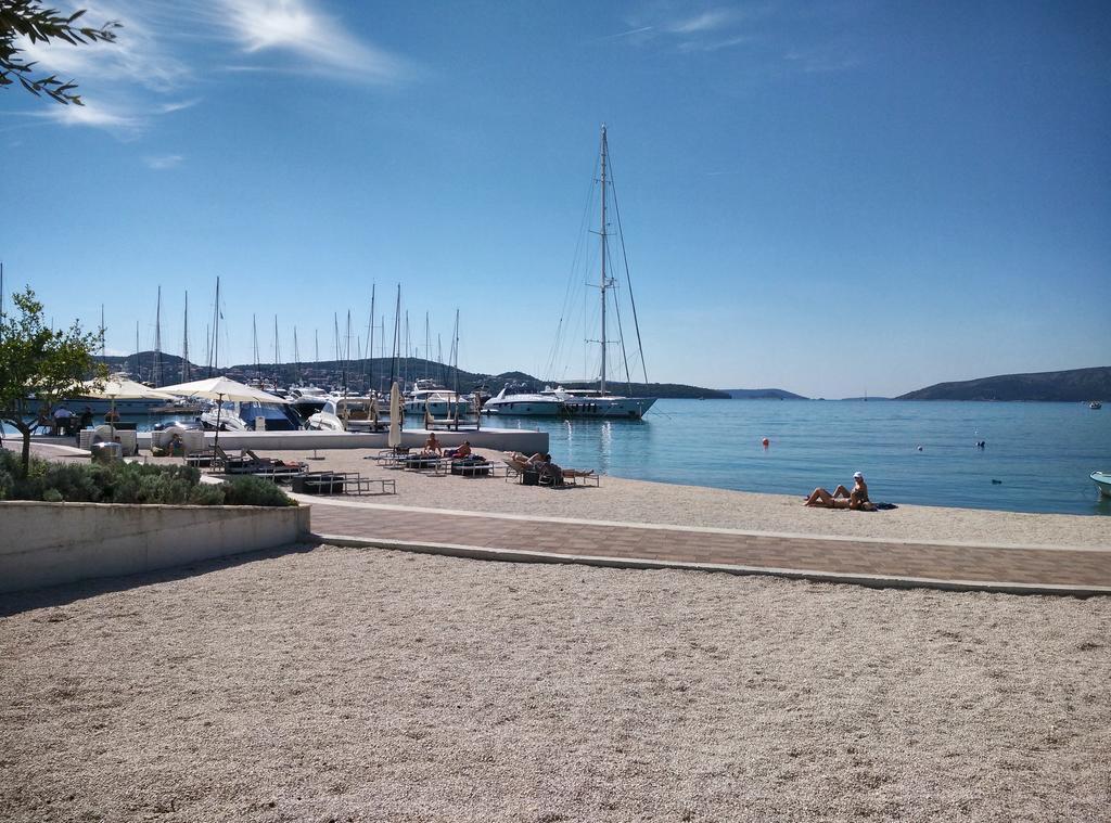 Apartments Gina Trogir Eksteriør billede