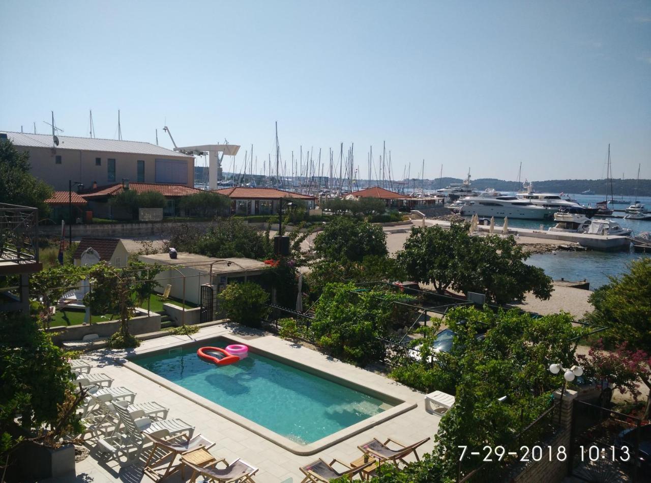 Apartments Gina Trogir Eksteriør billede
